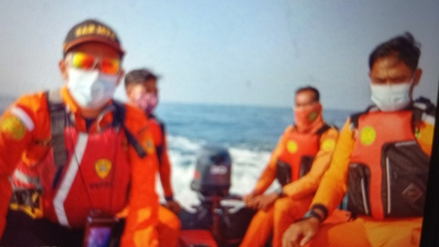 Jasad Santri yang Terseret Ombak di Pantai Karang Seke, Lebak, Ditemukan (348523)