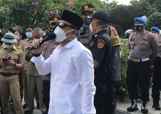 Wali Kota Surabaya Eri Cahyadi saat menemui demonstran, Senin (21/6). Foto: Istimewa