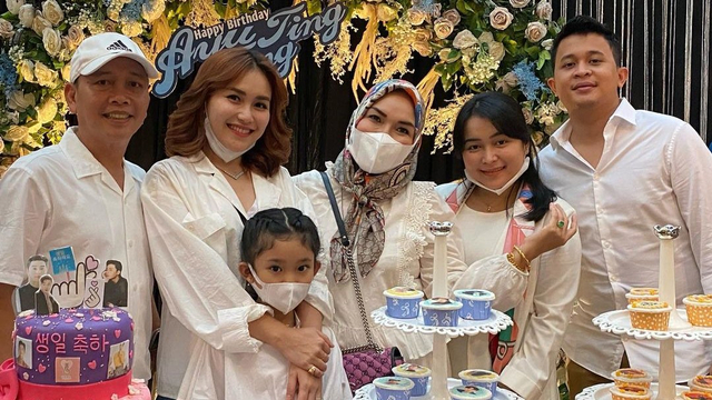 Ayu Ting Ting saat perayaan ulang tahunnya. Foto: Instagram/@ayutingting92