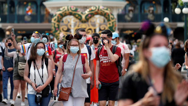 Disneyland Kembali Wajibkan Pengunjung Pakai Masker di Area Indoor (319260)