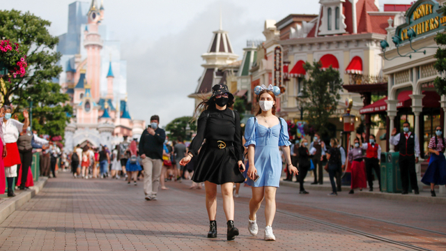 Disneyland Kembali Wajibkan Pengunjung Pakai Masker di Area Indoor (319259)