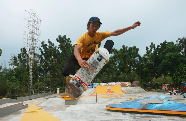 Nur Istaufani, salah satu altet skateboarding Kalbar. Foto: Leo Prima/HI!Pontianak