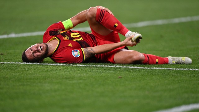 Reaksi Eden Hazard dari Belgia setelah mengalami cedera di Stadion Saint Petersburg, Saint Petersburg, Rusia, Senin (21/6). Foto: Pool via REUTERS/Kirill Kudryavtsev
