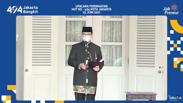 Gubernur DKI Jakarta Anies Baswedan pimpin Upacara HUT ke-494 Jakarta secara hybrid. Foto: YouTube/Pemprov DKI Jakarta