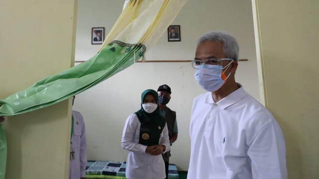 Ganjar Keluhkan Stok Vaksin di Jateng Menipis: Kabupaten/Kota Sudah Teriak (7269)