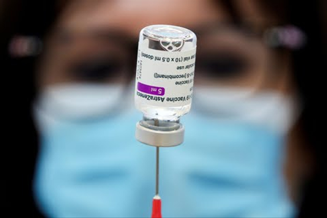 Ilustrasi vaksin corona AstraZeneca. Foto: Yves Herman/REUTERS