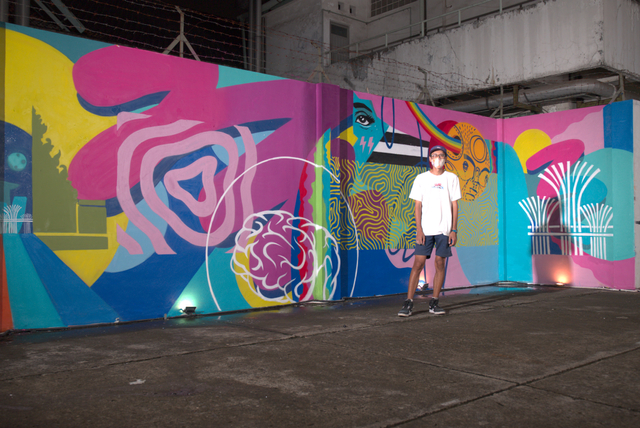 Stereoflow dari Indonesia di depan mural “Under The Same Sun” di M Bloc Space. Foto: Dok. Singapore Tourism Board