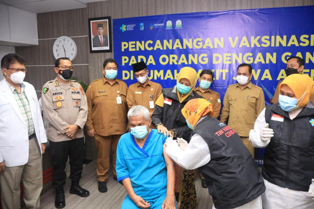 Rumah Sakit Jiwa (RSJ) Aceh melaksanakan vaksinasi COVID-19, bagi para pasien Orang Dengan Gangguan Jiwa (ODGJ) atau Disabilitas Mental. Foto: Dok. Istimewa