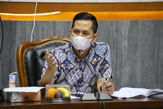 Andri Rusmana memimpin rapat Pansus 11 di Gedung DPRD Kota Bandung, Bandung, foto: Ahmad Farid Fakhrullah