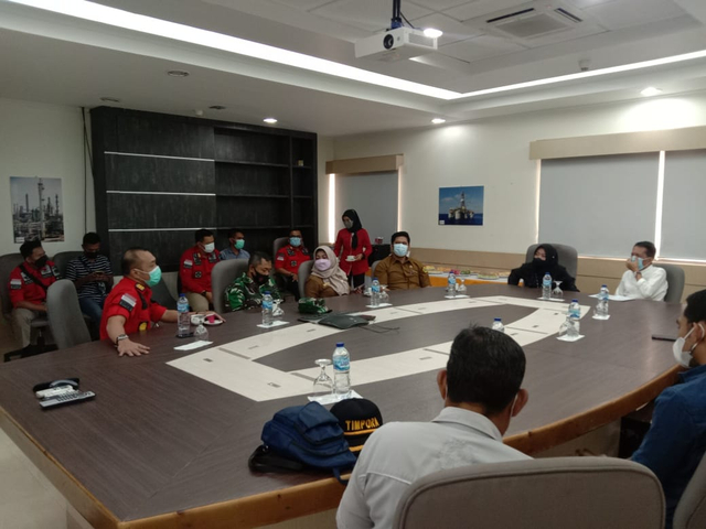 Timpora melakukan diskuasi bersama manegemen perusahaan PT Saipam. Foto: Istimewa