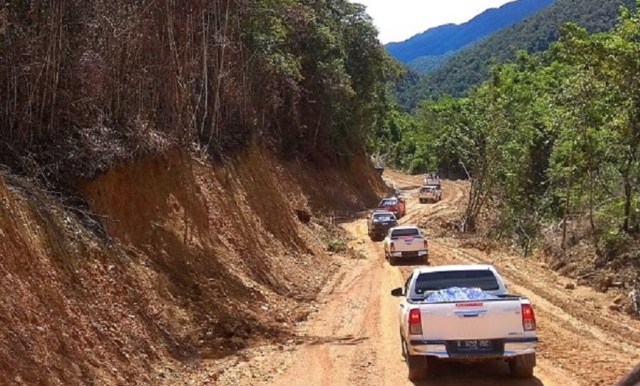 Jalan Trans Papua penghubung Wamena-Jayapura. Jalur ini dapat menekan harga kebutuhan pokok di pegunungan tengah Papua. (BumiPapua.com/Katharina)