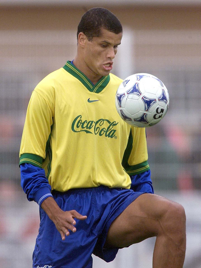 Rivaldo, legenda Timnas Brasil dan Barcelona. Foto: PATRICK HERTZOG/AFP