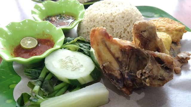 Nasi Tempong Mak Ela: Nyobain Makanan Khas Banyuwangi di Lampung (4)