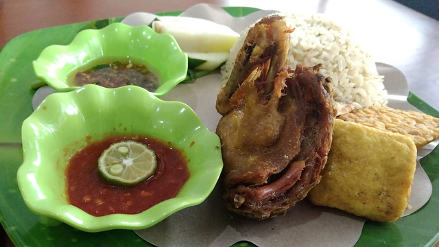 Nasi Tempong Mak Ela: Nyobain Makanan Khas Banyuwangi di Lampung (5)