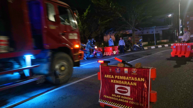 Foto: Pembatasan Mobilitas Kendaraan di Palembang (16595)