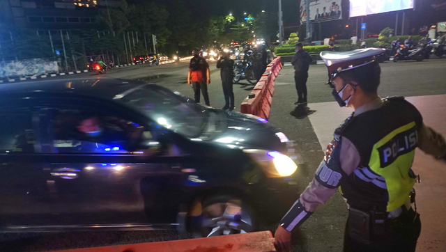 Foto: Pembatasan Mobilitas Kendaraan di Palembang (16596)
