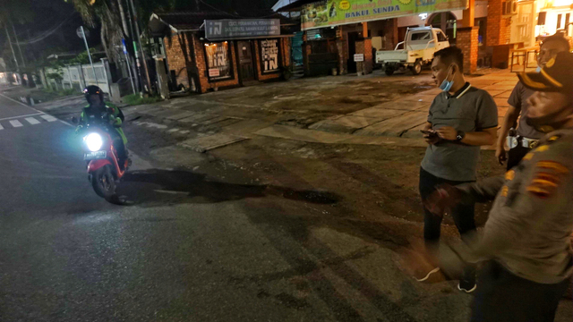 Foto: Pembatasan Mobilitas Kendaraan di Palembang (16599)