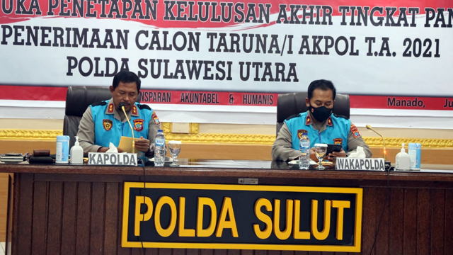 Kapolda Sulut Irjen Pol Nana Sudjana didampingi Wakapolda Brigjen Pol Rudi Darmoko, saat memimpin sidang terbuka penetapan kelulusan akhir tingkat Panitia Daerah (Panda), Calon Taruna Akpol