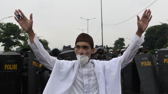 Fakta-fakta Sidang Vonis Habib Rizieq: Dihukum 4 Tahun Bui hingga Massa Bentrok (1189117)