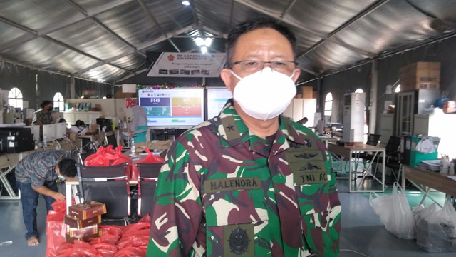 Penanggung jawab Rumah Sakit Lapangan Indrapura Surabaya, Laksamana Pertama TNI dr. I Dewa Gede Nalendra Djaya Iswara.