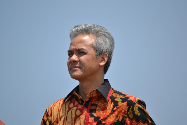 Gubernur Jateng Ganjar Pranowo menyetujui usulan nama "Abdurrahman Wahid" sebagai nama baru bagi Bandara Ngloram. Foto: Shutterstock.