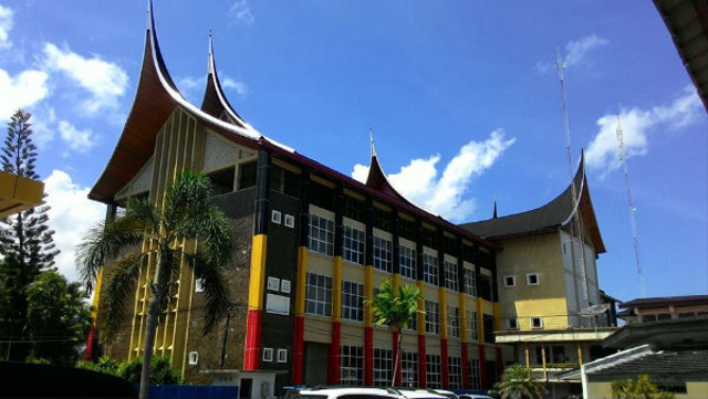 Ilustrasi. Kantor Gubernur Sumatera Barat yang berada di Jalan Jenderal Sudirman Padang. Foto: istimewa