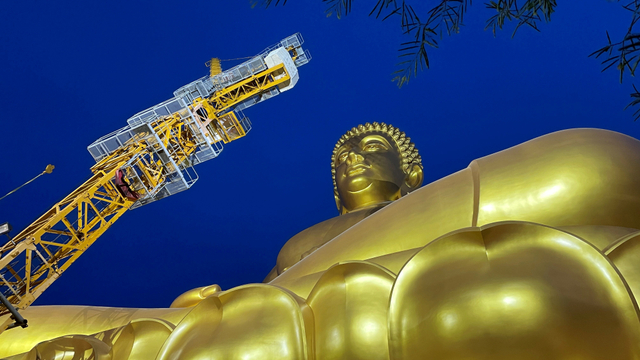 Pembangunan patung Buddha raksasa di Bangkok, Thailand. Foto: REUTERS/Jorge Silva