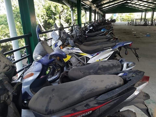 Puluhan motor yang berada di area parkir bandara Ngurah Rai, Bali - IST