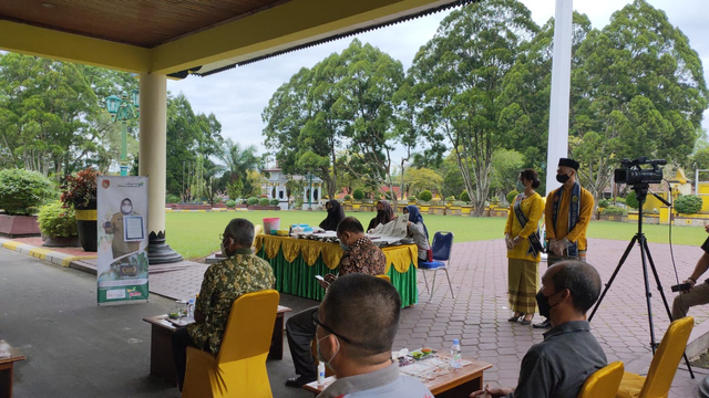 Syukuran virtual  makan Coto Manggala di halaman Kantor Bupati, Foto: ADHI