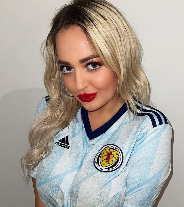 Aksi Bintang Porno Skotlandia: Pamer Dada hingga Janji Video Nakal di Euro 2020 (604268)