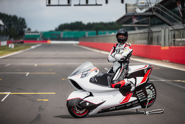 WMC250EV ketika di sirkuit Silverstone, Inggris. Foto: dok. White Motorcycle Concepts