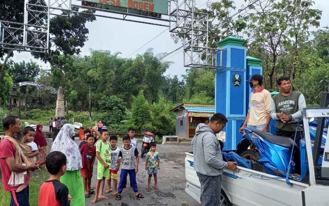 Tak Tahu Jembatan Putus, Pria Asal Ngawi Ini Terjun ke Sungai Bersama Motornya (121889)