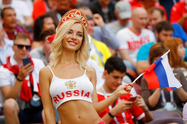 Kisah Fan Timnas Rusia, Difitnah Jadi Bintang Porno karena Terlalu Seksi (595527)
