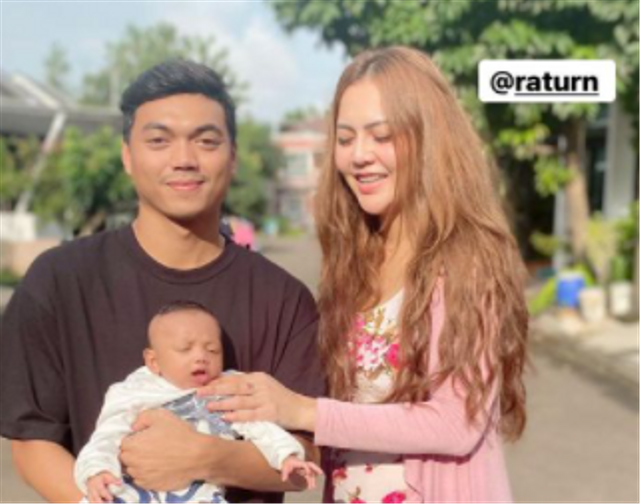 Alfath Fathier bersama anak dan mantan istrinya. Foto: Instagram/alfathfathier