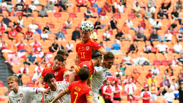 Gareth Bale Ngambek, Melengos saat Diwawancara Usai Wales Dilibas Denmark (789811)