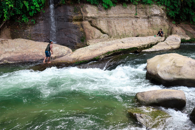 Foto: Cicipi Ikan Sungai Terenak Sambil Tamasya, Alasan Traveler Harus ke Sini (79328)