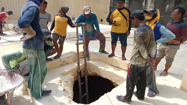 Goa bawah tanah yang ditemukan di area tambang batu kapur, di Desa Jadi, Kecamatan Semanding, Kabupaten Tuban. (foto: ayu/beritabojonegoro)
