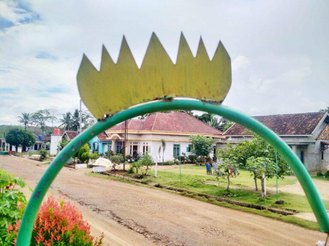 Viral, Bentuk Miniatur Siger pada Lampu Jalan di Tubaba Tidak Mirip Aslinya (1)