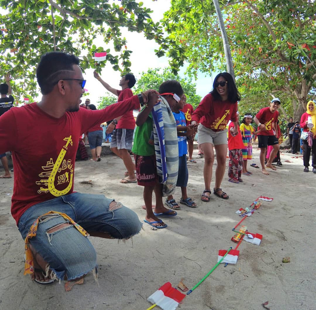 Salah satu kegiatan 1000 Guru Maluku Utara 'Traveling dan Teaching' di Lelei, Halmahera Selatan, tahun 2018. Sumber foto: Instagram @1000_guru_malut