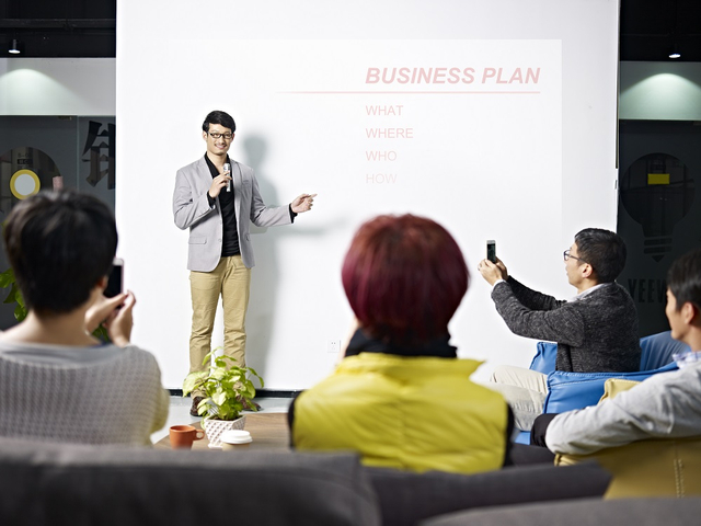 Bagaimana cara buat presentasi dan rapat jadi lebih praktis? Foto: Shutterstock.