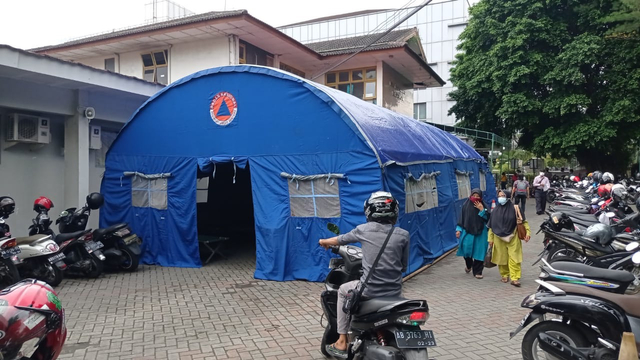 Tenda darurat yang didirikan di RSUP Dr Sardjito. Foto: Dok. Istimewa