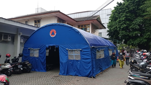 Tenda darurat yang didirikan di RSUP Dr Sardjito. Foto: Dok. Istimewa