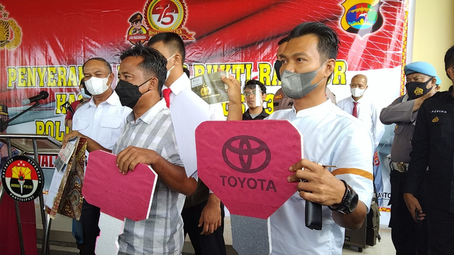 Polda Lampung Kembalikan 60 Kendaraan Masyarakat Hasil Begal dan Curian (1)