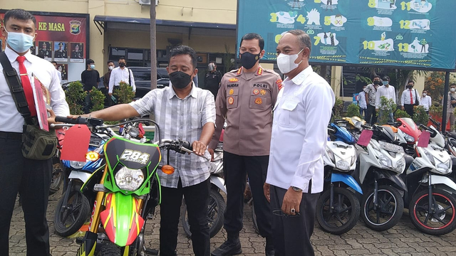 Polda Lampung Kembalikan 60 Kendaraan Masyarakat Hasil Begal dan Curian (2)