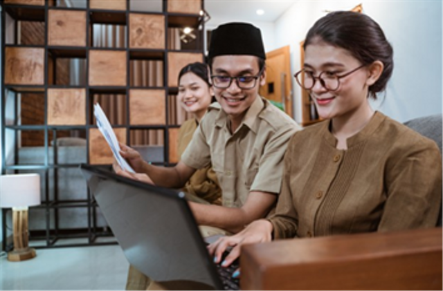 Kegiatan yang dilakukan saat menjadi PNS. https://www.freepik.com/