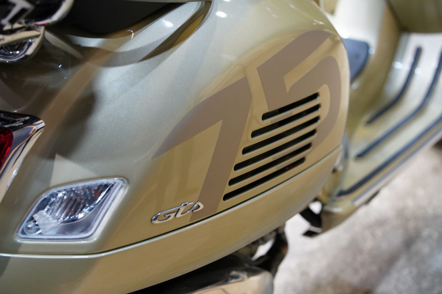 Tampilan bodi samping Vespa 75 Th Anniversary. Foto: Piaggio Indonesia