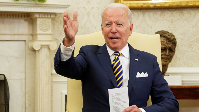 Presiden AS Joe Biden saat bertemu dengan Presiden Israel Reuven Rivlin di Gedung Putih di Washington, AS Senin (28/6). Foto: Kevin Lamarque/Reuters