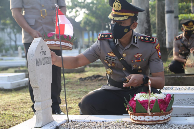 Polres Tulungagung Menggelar Upacara Ziarah di TMP Rejoagung