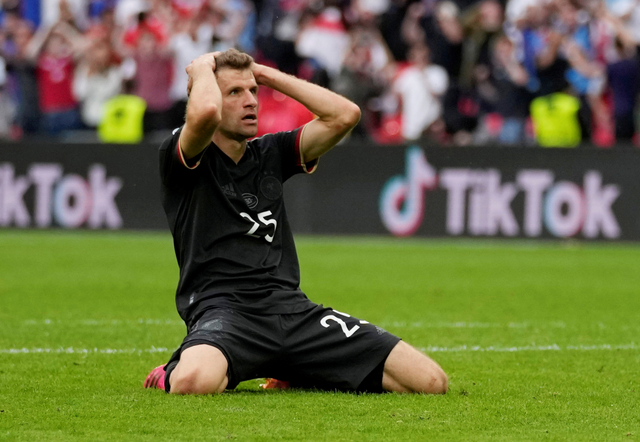 Ekspresi pemain Jerman Thomas Mueller usai gagal mencetak gol ke gawang Inggris saat pertandingan babak 16 besar Euro 2020 di Stadion Wembley, London, Inggris. Foto: Frank Augstein/Reuters