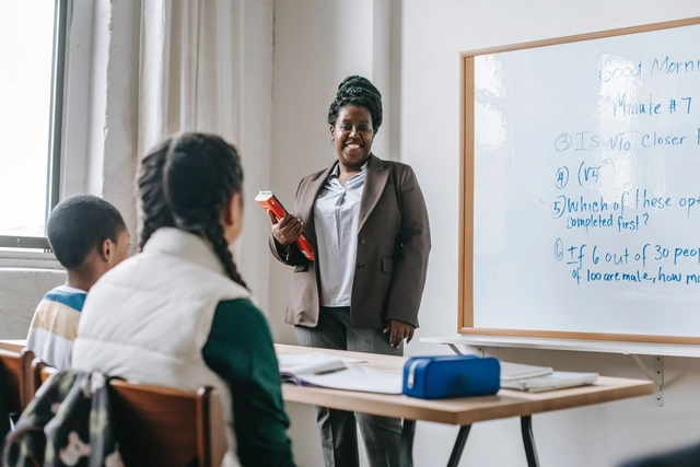 Ilustrasi belajar Matematika. Foto: Katerina Holmes via Pexels